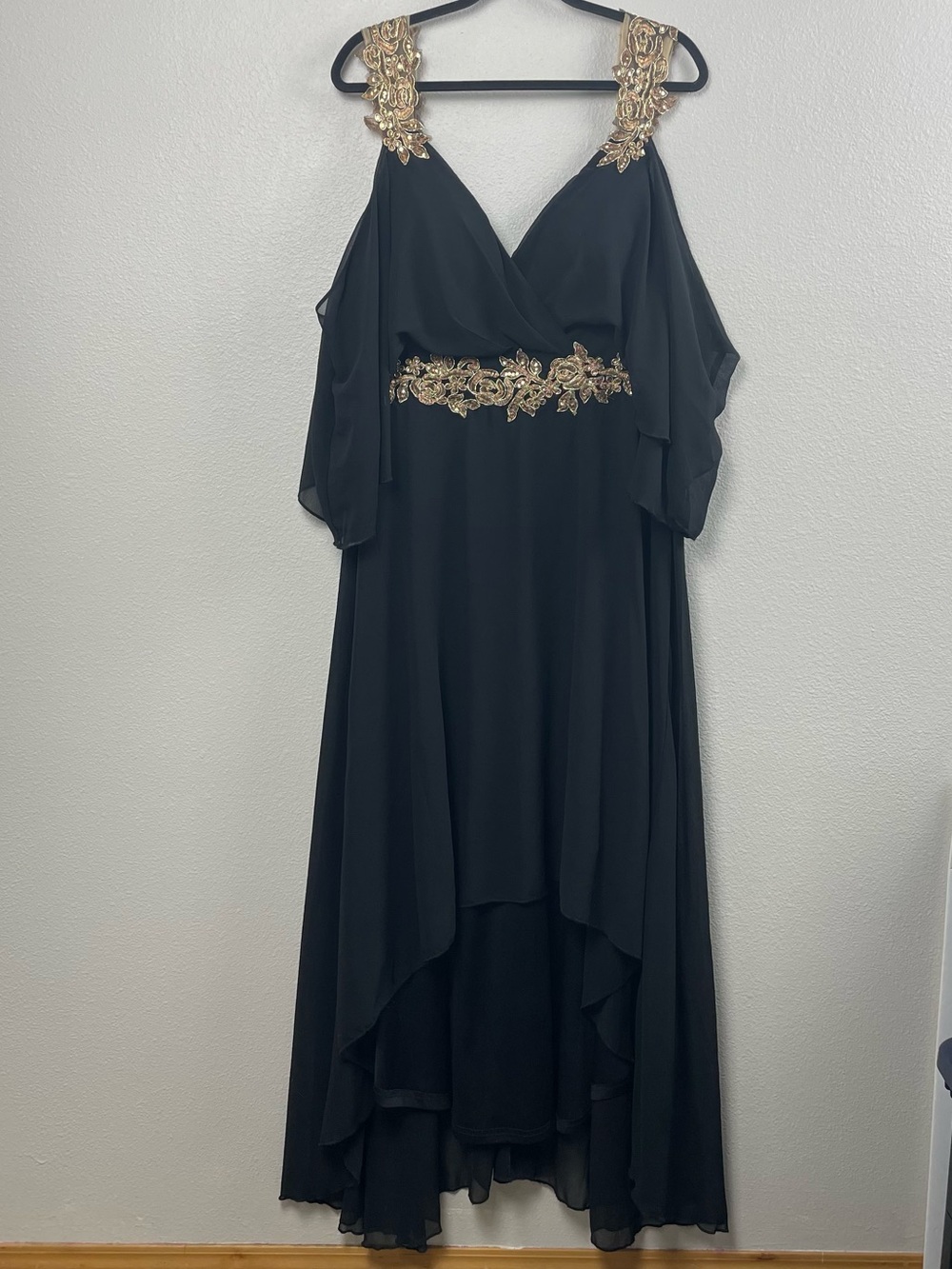 Elegant Black Evening Gown with Gold Embellishment